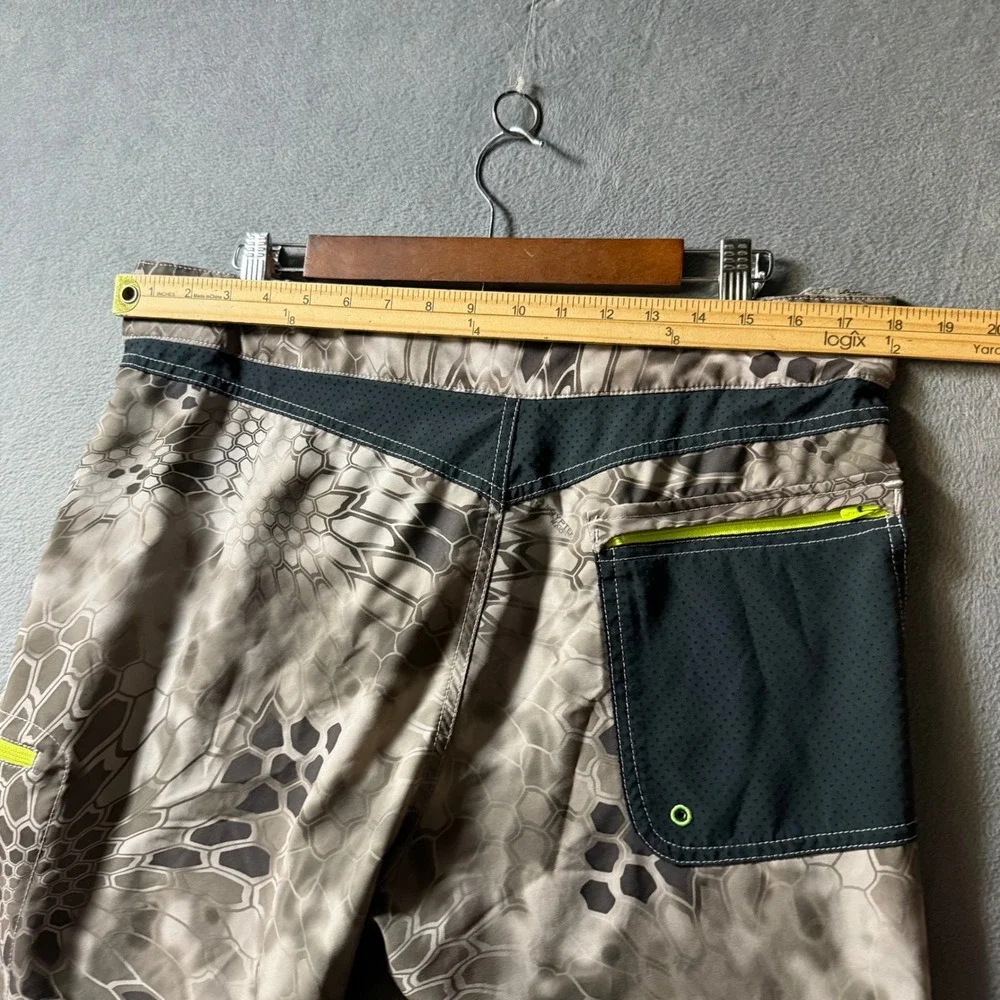 Huk Fishing Mens Kryptek Camo Board Shorts Brown Neon Green Size 36-38